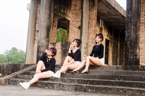 三人闺蜜写真风格图片 三人闺蜜写真风格图片