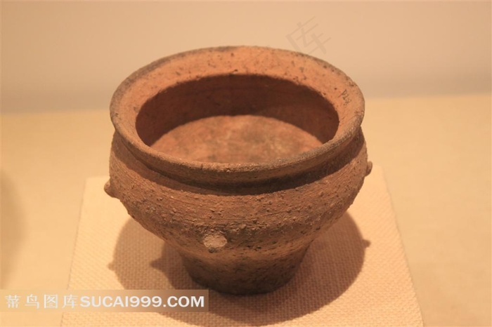 半坡博物馆馆藏陶罐文物