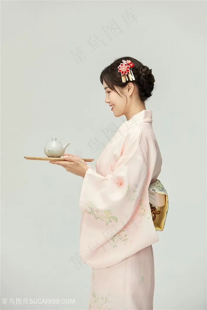 端茶微笑美女海报