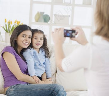 合影的母女俩图片