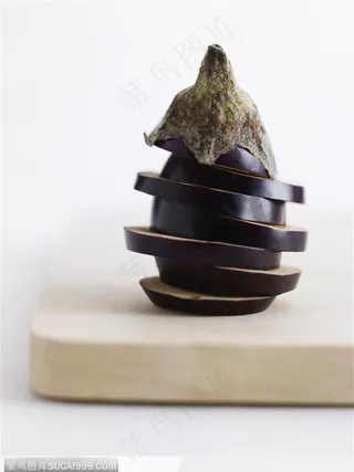 新鲜食材-切迭起的茄子