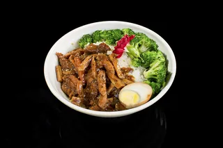 黑椒鸡柳01餐饮快餐盖浇饭产品成品高清大图黑底圆盘