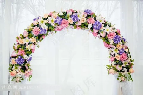 婚礼上的花环拱门婚庆图片