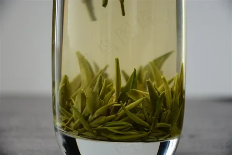 深绿色竹叶青茶叶素材图