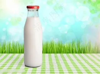 新鲜的牛奶与户外美景高清图片