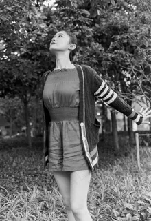 黑白唯美美女图片 黑白唯美美女图片