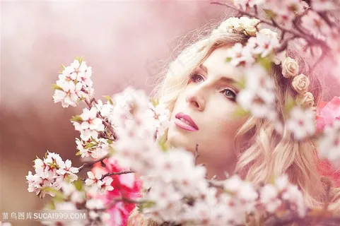 高清唯美桃花林中美女摄影图片