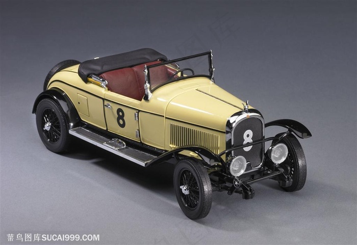 克莱斯勒汽车-展厅中的黄色老爷车