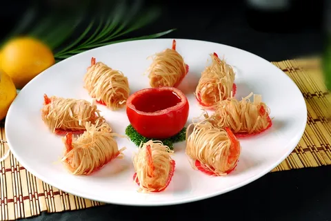 金黄的凤尾虾图片-第7张