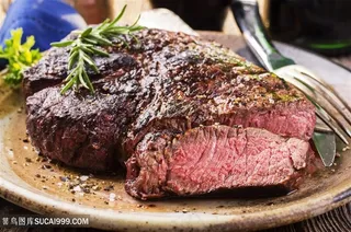 切开的牛排图片