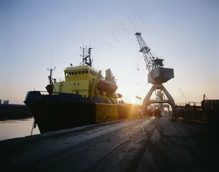 货轮与货轮码头素材