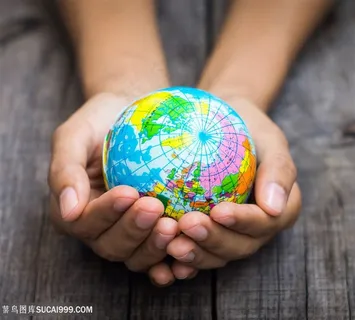 手握地球仪图片 手握地球仪图片