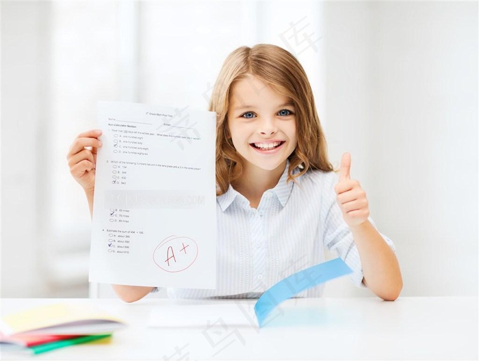 学习非常优秀的小女孩