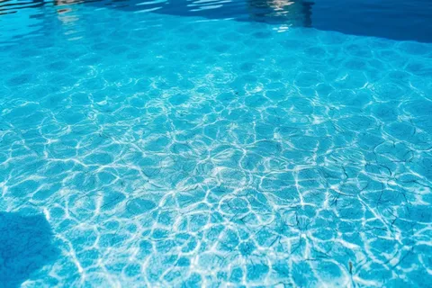 夏天游泳池的波纹 夏天游泳池的波纹