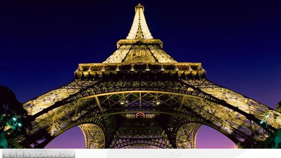 仰视埃菲尔铁塔夜景 仰视埃菲尔铁塔夜景