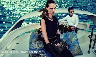 游艇上的气质美女高清图片