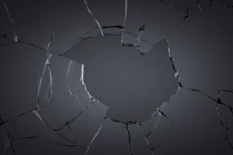 玻璃弹孔背景高清图