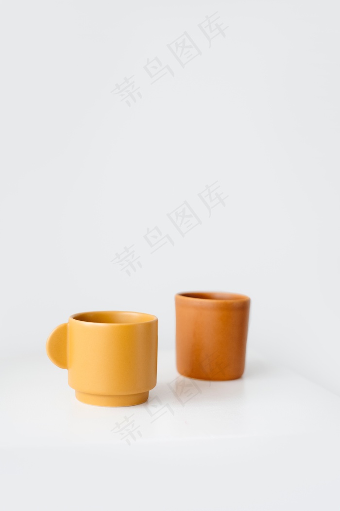 一对陶瓷杯图片