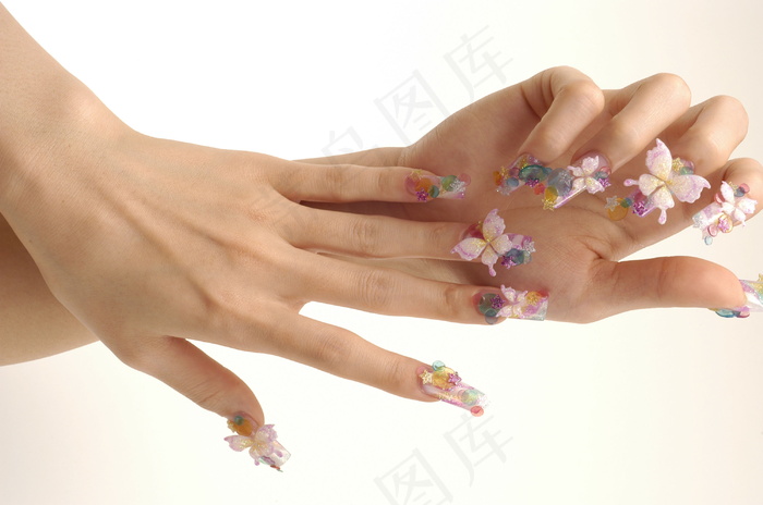 蝴蝶雕花美甲图片