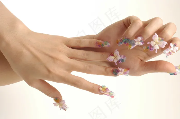 蝴蝶雕花美甲图片
