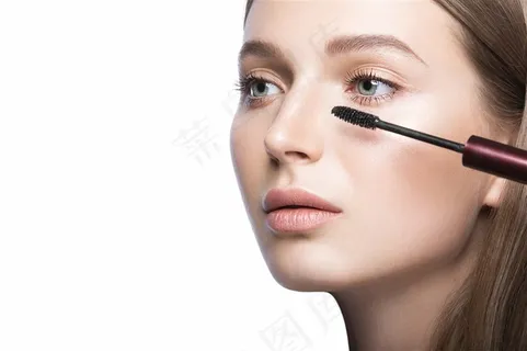 拿着化妆笔的性感美女摄影