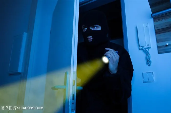 拿着手电筒的强盗人物高清