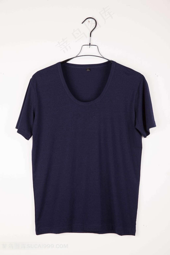 衣服悬挂起来的图片