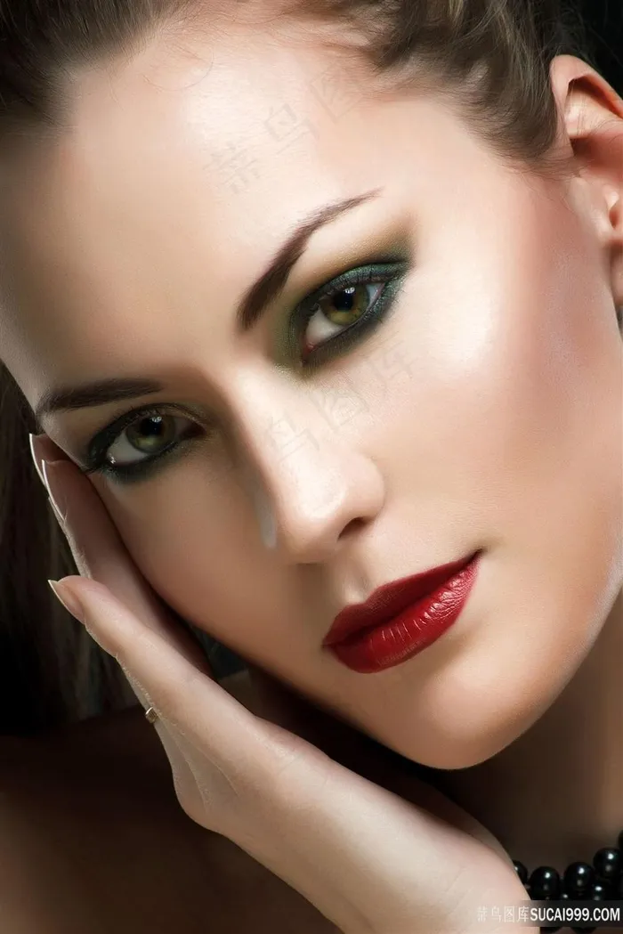 超清烟熏妆美女性感红唇写真图片