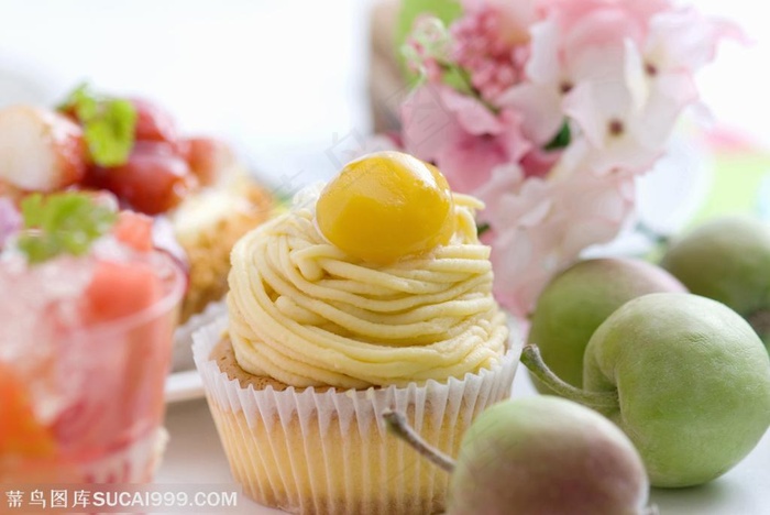 甜品店广告素材 黄桃黄油纸杯蛋糕