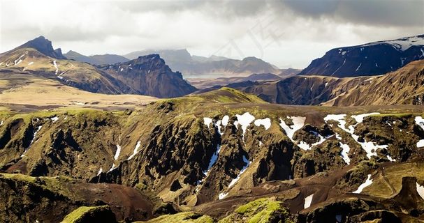 连绵起伏的话是山脉