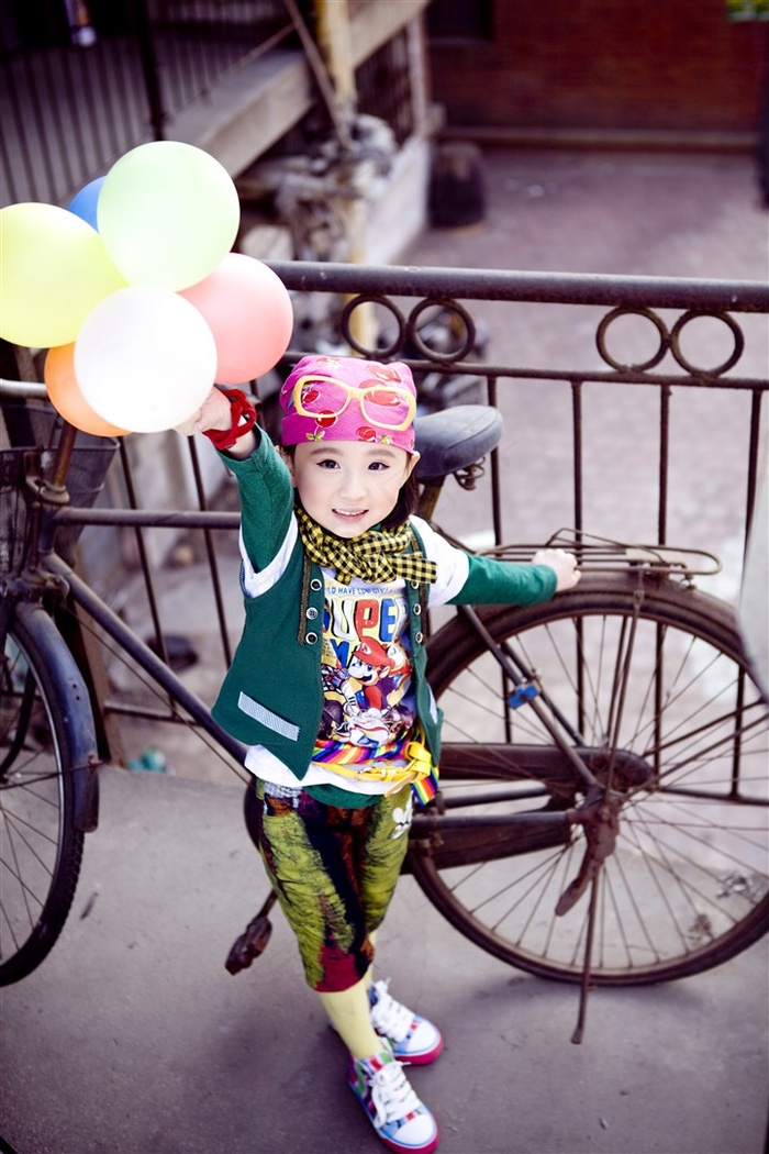 欢乐童年小女孩摄影写真