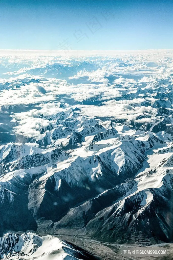 高空俯视山脉雪峰