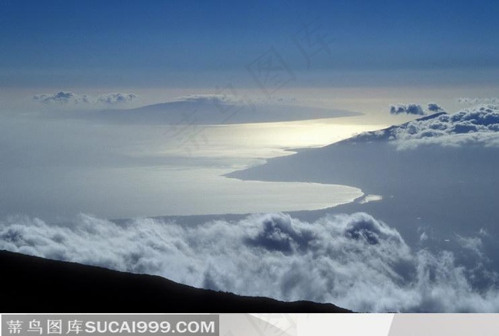 云层云雾山脉天空云和海平面朵蓝天白云