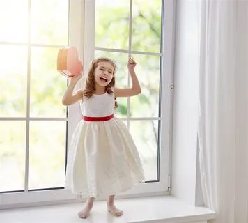 窗边的开心女孩