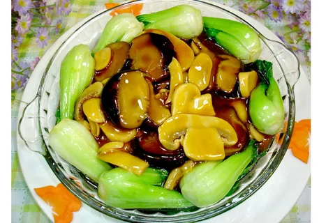 蚝油双菇扒菜胆  蚝油双菇扒菜胆