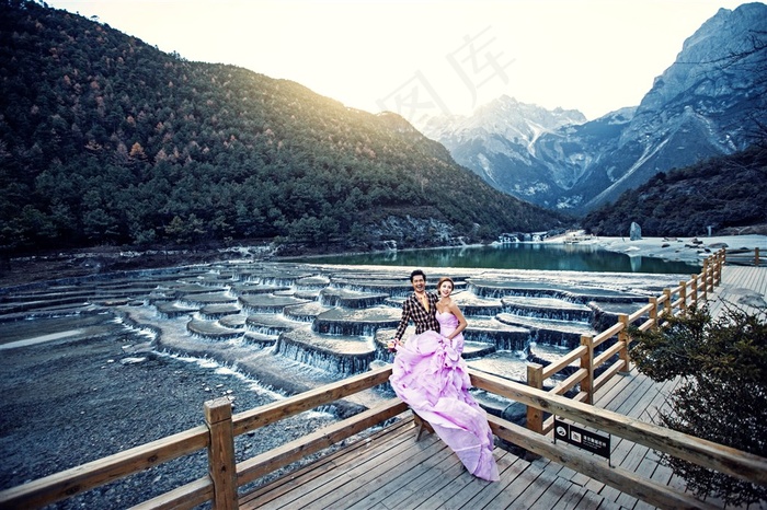 云南丽江情侣婚纱外拍特写图片