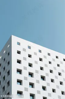 一栋白色大楼一角