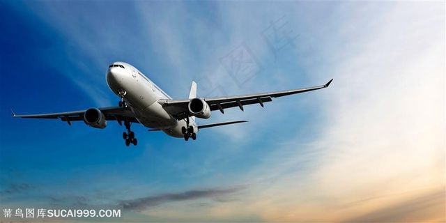 航天运输-蓝天下飞翔的飞机