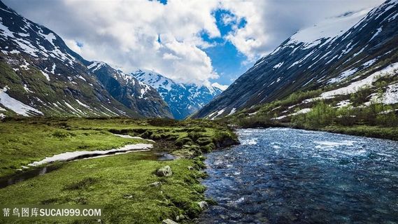 雪山湖畔天空美景壁纸