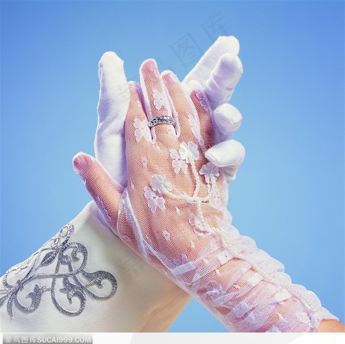 新婚物语-新郎与新娘双手相握