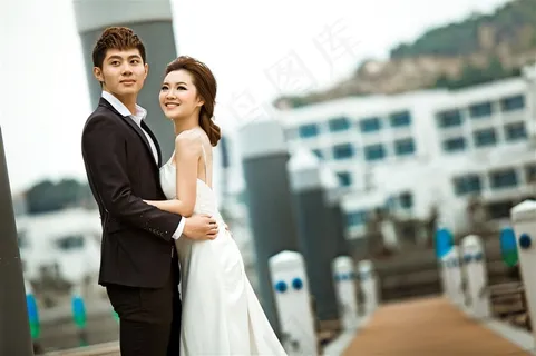 时尚恋人婚纱港口外拍写真大图