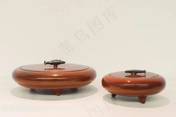红色鱼顶陶艺茶叶罐