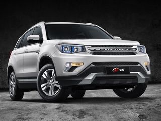 白色的长安CS75静态展示