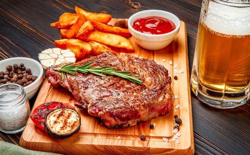 新鲜美味烤牛排素材