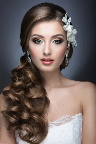 露肩卷发幸福新娘美女摄影高清图片素材婚庆图片