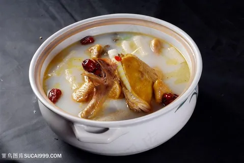锅苦笋炖鸡大 锅苦笋炖鸡大