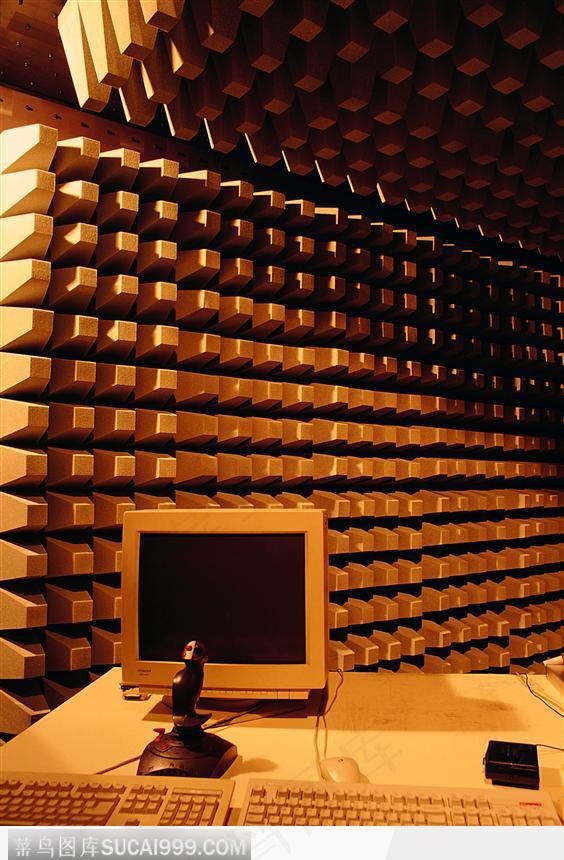 显示器 电脑 键盘 鼠标 摄像头