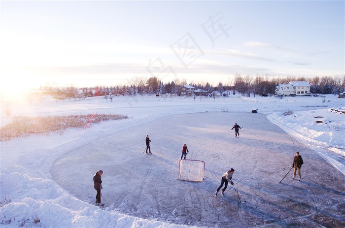 激烈的冰球比赛
