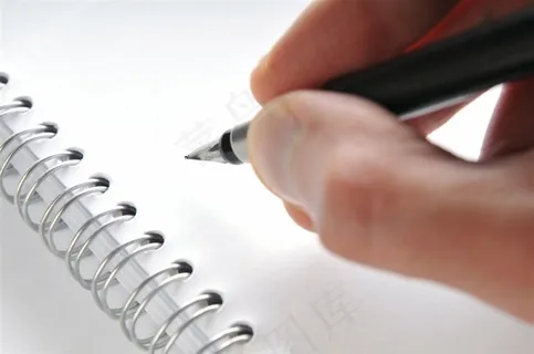 本子上写字的手