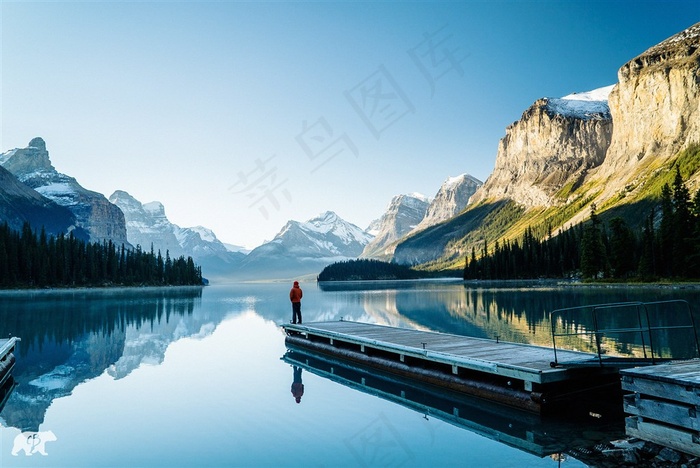 湖光山色唯美风景背景图片